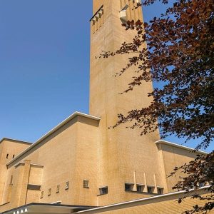 Dudok_and_Duiker_city_hall_Hilversum-600x840-1