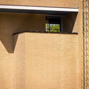 Dudok_and_Duiker_city_hall_bricks-600x400-1