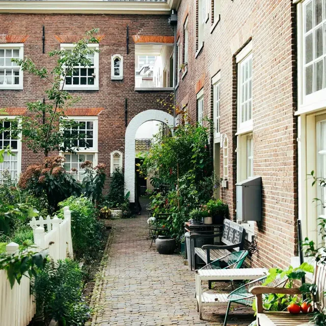Amsterdamfoodtours-hofje.jpg