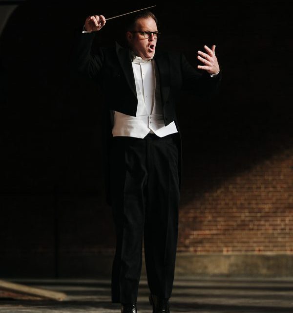 musical_walking_the_hague_conductor-600x840-1