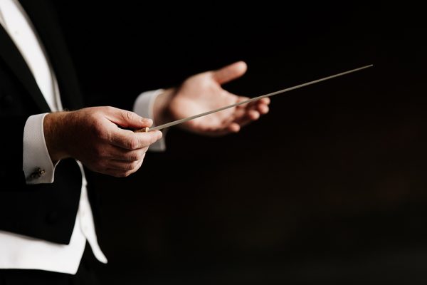 musical_walking_the_hague_conductor_hands-600x400-1